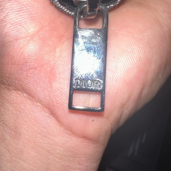 Selling men’s Dior zipped long wallet. Retail price is $1,050 CAD. Condition9/10 - Picture 3 of 10